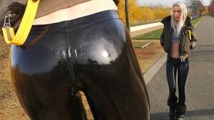 leggings latex - Kleine Schlampe in Latex Leggings und Daunenjacke gefickt - Free Porn  Videos - YouPorn