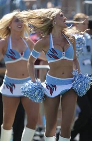 Cheerleader Titans Porn - The Nonpopulist: NFL Cheerleader Eaten By Mascot: Video