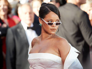 Home Rihanna Porn - This 'Bro' Thinks Rihanna Needs His Opinion About Her Weight...She Really  Doesn't