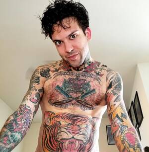 Alternative Male Porn Stars - Small Hands, Big Porn Star