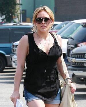 hilry duff celebrity upskirt no panties - Celebrity Hilary Duff upskirt of her orange panties Porn Pictures, XXX  Photos, Sex Images #3247203 - PICTOA