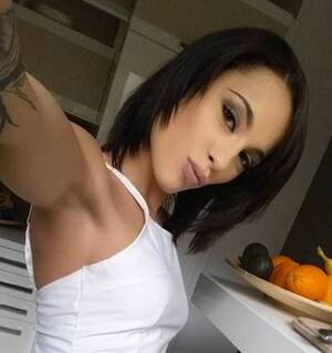 bellucci - Airline's Twitter joke enrages porn star - NZ Herald