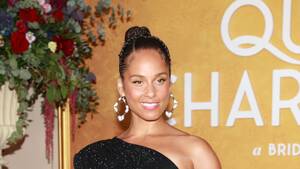alicia keys anal - Alicia Keys Slays With Ultra-Toned Abs In A Bra Top In IG Tour Pic