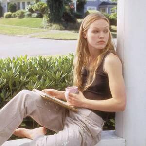 Natalie Morales Porn Lezbian - Tell me that one character you swear likes women in another world :  r/actuallesbians