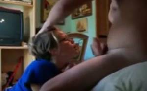 Mama Hijo Real - VÃ­deo real de una madre haciÃ©ndole una mamada a su hijo -  Videosxxxmaduras.xxx