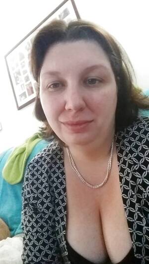 Amateur Cleavage Porn - Amateur Cleavage Porn Pics & Naked Photos - PornPics.com