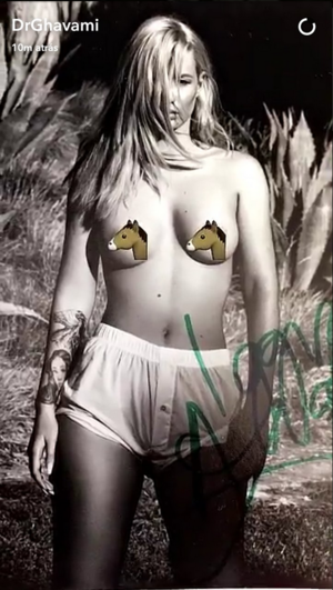 2016 Iggy Azalea Nude - Iggy Azalea Gifts Plastic Surgeon Signed Topless Photo - GQ Australia