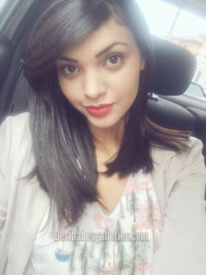 beautiful desi pussy - Cute and beautiful desi girl XXX showing her boobs and clean shaved pussy