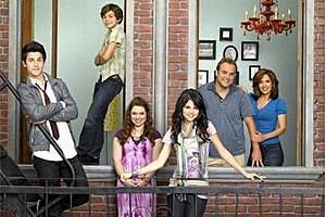 Mrs. Russo Wizards Of Waverly Place Porn Mom - The Wizards of Waverly Place cast of season two. (Left to right) David  Henrie as Justin Russo, Jake T. Austin as Max Russo, Jennifer Stone as  Harper Finkle, ...