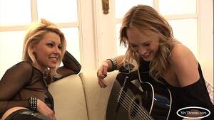 lesbian guitar - Rock Chicks! - XVIDEOS.COM