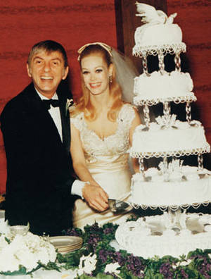 Candy Spelling Fake Porn - Photo: Snow on Christmas at the Spelling mansion. Picture | Candy Spelling's  Photo Album - ABC News