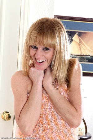 40 Blonde Housewife Porn - Blonde 40 year old housewife Penelope slips off her sundress - Pichunter