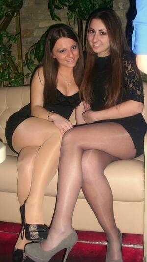 crossed legs upskirt spy cam - candid crossed leg â€“ Sexy Candid Girls