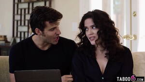 latina milf victoria - Computer technician finds porn on latina MILF Victoria Voxxx her pc -  XVIDEOS.COM