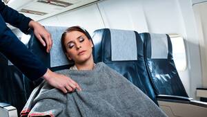 flight - Porn is a problem on United Airlines so flight attendants will train to  keep it off flights | Fox Business