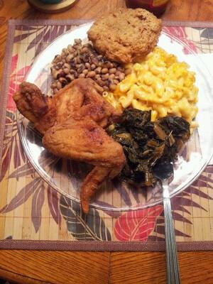 Black Food Porn - Grandma said come get a plate! (Fried chicken, Mac&Cheese, Black eyed peas,  and Greens!) : r/FoodPorn