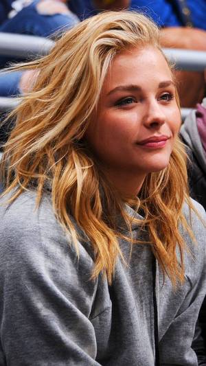 Chloe Moretz Porn Captions - ChloÃ« Grace Moretz, 5 eme vague, kick ass, if i stay.