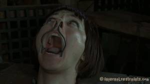 mei mara enjoys - Kinky jade Mei Mara enjoys when the guys stretches her nose wings and mouth  lips with a special tool