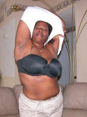 naked black bbw ass - Black BBW Woman Modeling Nude And Spreading Apart Her Thick Ass Cheeks -  True Amateur Models