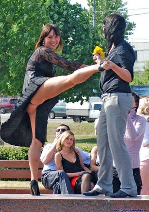 celebrity upskirt oops wedgy - Where Girls Rule the Men's World - Hot Party Girls - PopWet Entertainment:  Chicas en pantalones ajustados de yoga fotos)