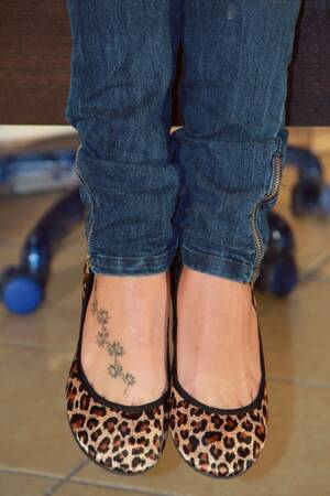 Jeans Ballet Flats Porn - Jeans And Flats Porn Pics & Naked Photos - PornPics.com