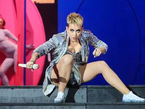 Katy Perry Hardcore Porn Girl - Katy Perry's awkward wardrobe malfunction as she accidentally flashes her  huge pants on stage - Daily Record