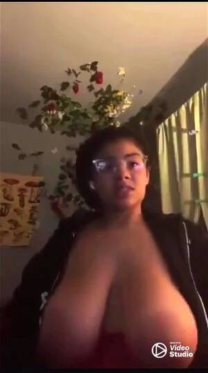 large boob flash - Watch Big boobs girl flash on accident - Amateur, Big Tits, Big Boobs Porn  - SpankBang