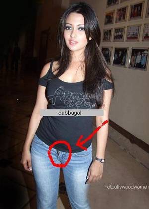 bollywood wardrobe malfunction pussy - See Bollywood Actresses Wardrobe Malfunction Photos - Hottest Girls in Porn
