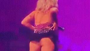 Miley Cyrus Porn Parody Cassidy - Miley Cyrus' Ass in Concert! - The Nip Slip