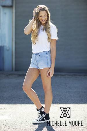 Girls Wearing Converse Porn - White tee, cut-off denim shorts and converse! Don't forget your favorite  delicate necklace to complete the look.