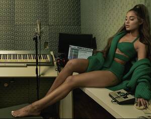 Feet Ariana Grande Porn - Ariana Grande has amazing feet : r/CelebrityFeet