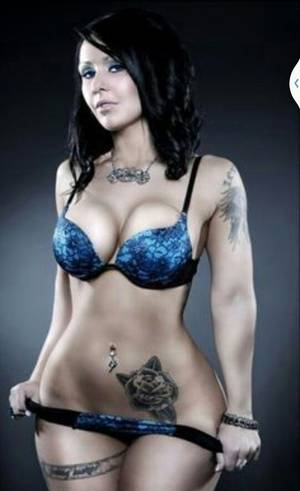 hot tattoo girl - Something very sexy about a woman with curves & inked :-)
