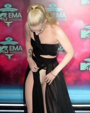 celeb upskirt 2013 - Iggy Azalea upskirt in revealing black dress at 2013 MTV Europe Music  Awards in Porn Pictures, XXX Photos, Sex Images #3233623 - PICTOA