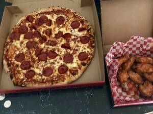 Greasy Food Porn - Extra Greasy Pizza + Wings (Canada) : r/FoodPorn