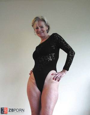 Justine Mature Bondage Porn - Justine a mature blondie posing in a ebony bondage suit