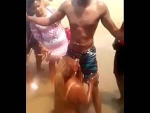 Liberian Sex Porn - Liberian Cracked Head Give Blowjob At The Beach - xxx Mobile Porno Videos &  Movies - iPornTV.Net