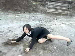 japanese mud sex - Muddy japanese office girl. - VJAV.com