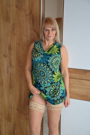 mature upskirt job - Mature Upskirt Porn Pics & XXX Photos - LamaLinks.com