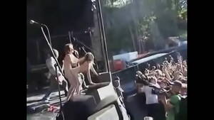 Concert Porn - Couple baise sur scÃ¨ne pendant concert - XVIDEOS.COM