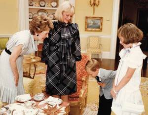 Candy Spelling Fake Porn - Photo: Snow on Christmas at the Spelling mansion. Picture | Candy Spelling's  Photo Album - ABC News