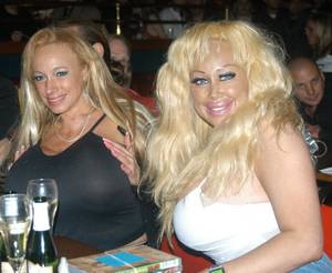 Echo Valley Porn - File:Echo Valley, Pamela Peaks at Porn Star Karaoke 2.jpg