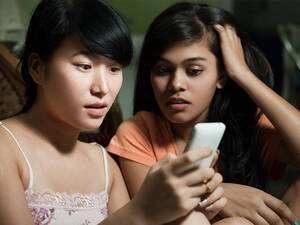 junior teen nudists girls - Sexting & teens: what parents need to know | Raising Children Network