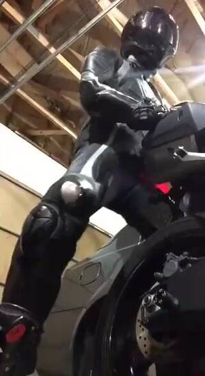 Biker Boy Porn - Dainese biker his bike and cuming - ThisVid.com em inglÃªs