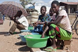 japanese 7th grade girls naked - Women in Salima District, Malawi, selling groundnuts