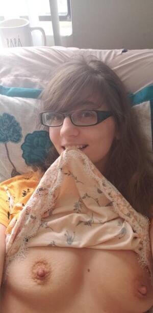 Nerdy Amateur - Nerdy Milf Porn Photos - EPORNER