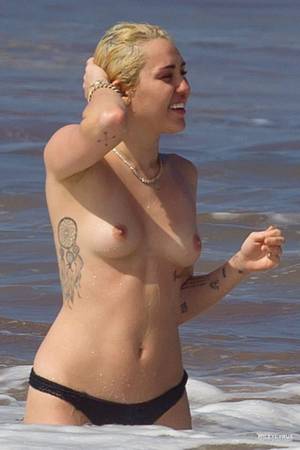 Miley Cyrus Hot Tits - miley-cyrus-nude-beach-pics-28.jpg (853Ã—