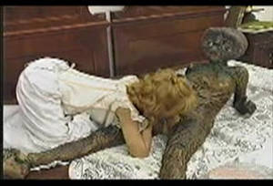 e.t. - Even so, this movie is made entertaining by the fact that it IS ET taking  it up the vagina. Silvia Squire plays the alien, and all we can see that  belong to ...