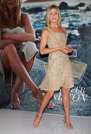 Jennifer Aniston Porn Slave - Loving Her Look: Jennifer Aniston In Valentino Couture | Glamour
