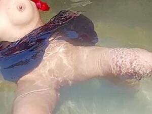 desi nude bathing outdoor - Desi Girl Bathing Outdoor - PornZog Free Porn Clips