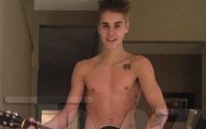 Justin Bieber Booty Porn - Justin Bieber Gets Naked And Shows Off Tight Bare Ass For Grandma!